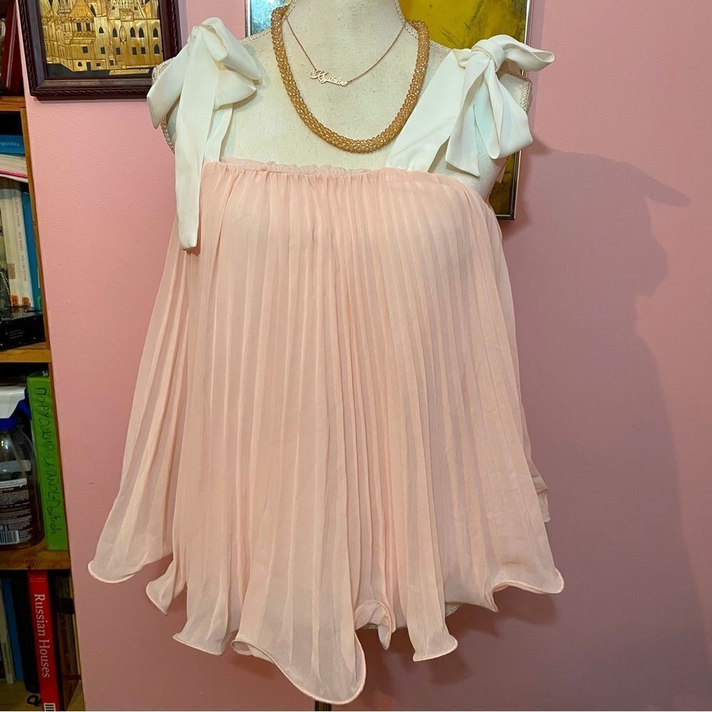 NWOT Gianni Bini Blush Wild Flower Lorrain Pleated Flouncy Blouse with BowS